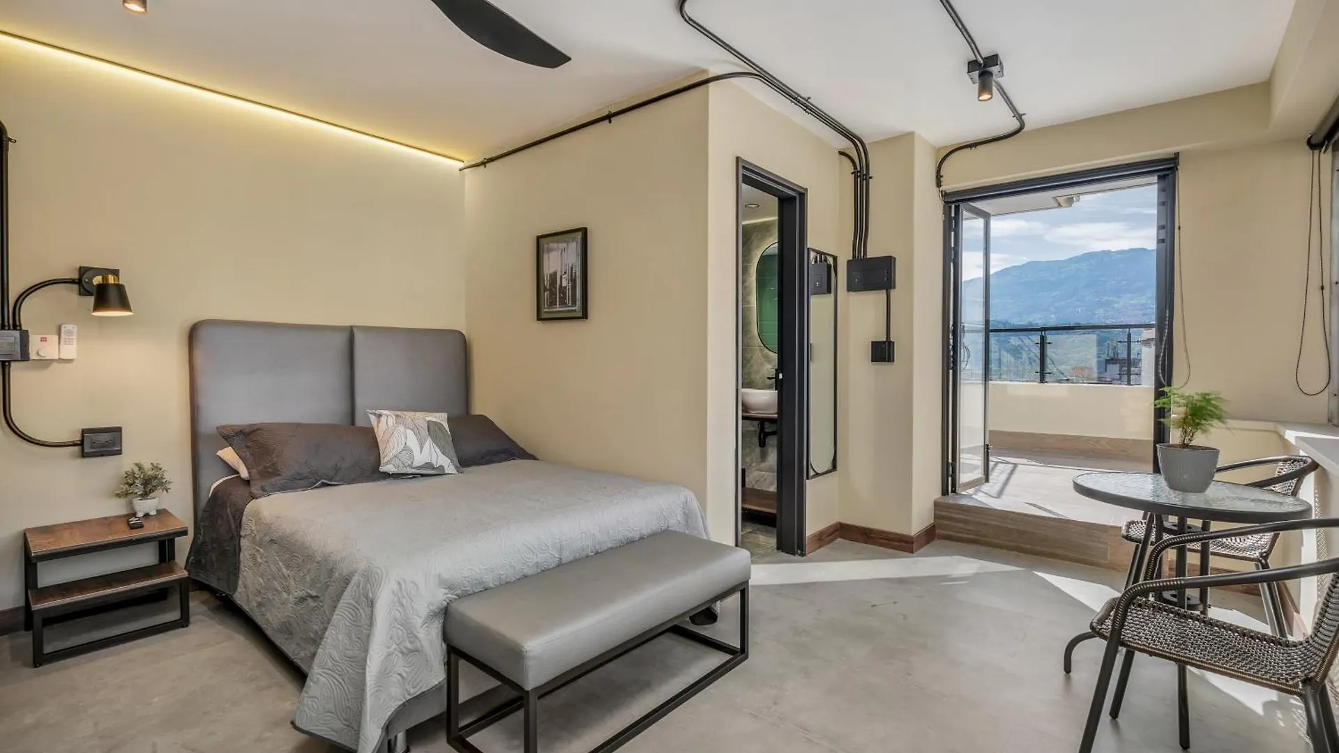 Nutibara Express By Housy Host Hotel Medellin 3*,